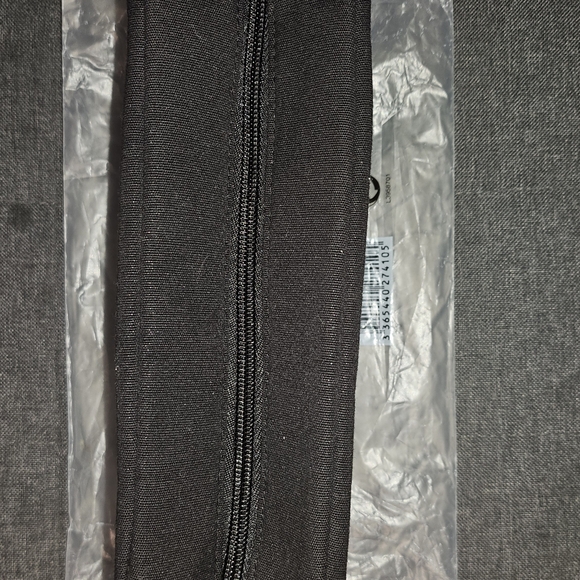 Yves Saint Laurent Cosmetic Bag - Picture 4 of 5